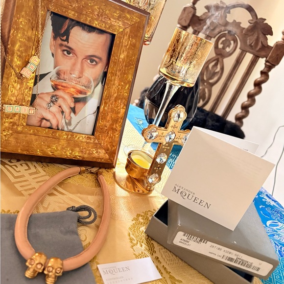 Alexander McQueen Gold Skull Necklace - Picture 1 of 10